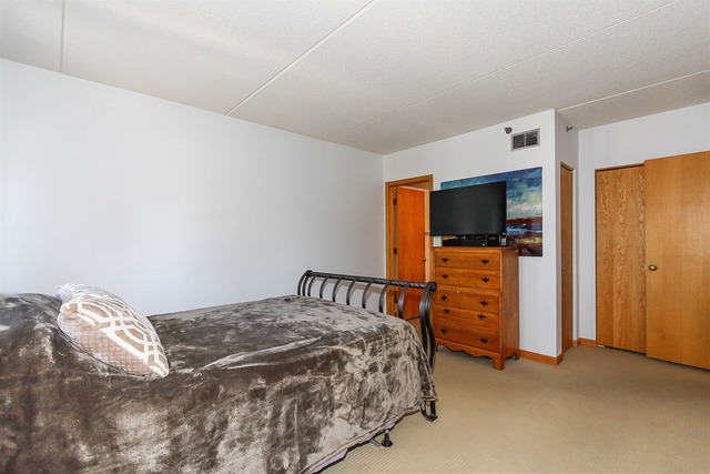 For Sale: 820 Graceland Ave #APT 206 Des Plaines, IL 60016