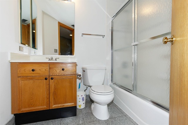 For Sale: 820 Graceland Ave #APT 206 Des Plaines, IL 60016