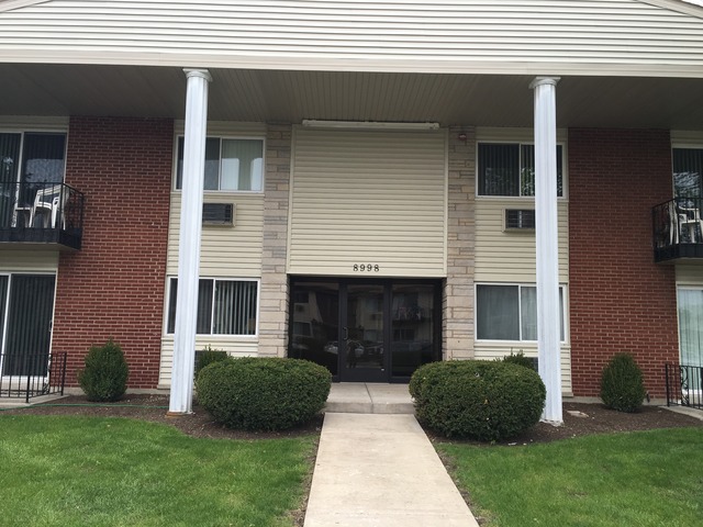 For Sale: 8998 Kennedy Dr #APT 2F Des Plaines, IL 60016