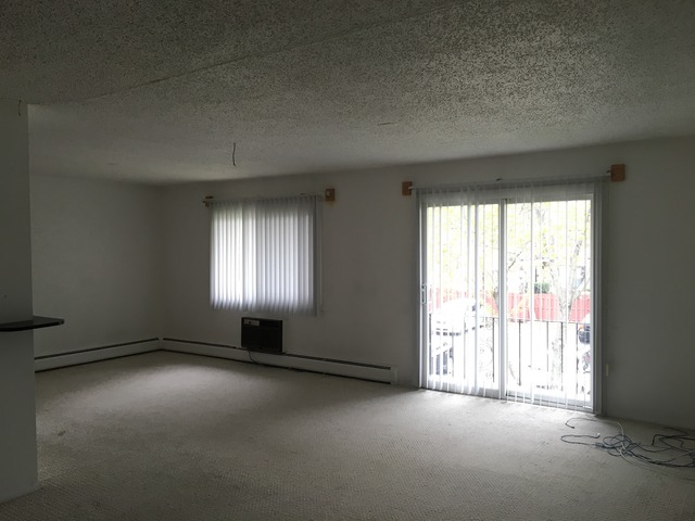For Sale: 8998 Kennedy Dr #APT 2F Des Plaines, IL 60016