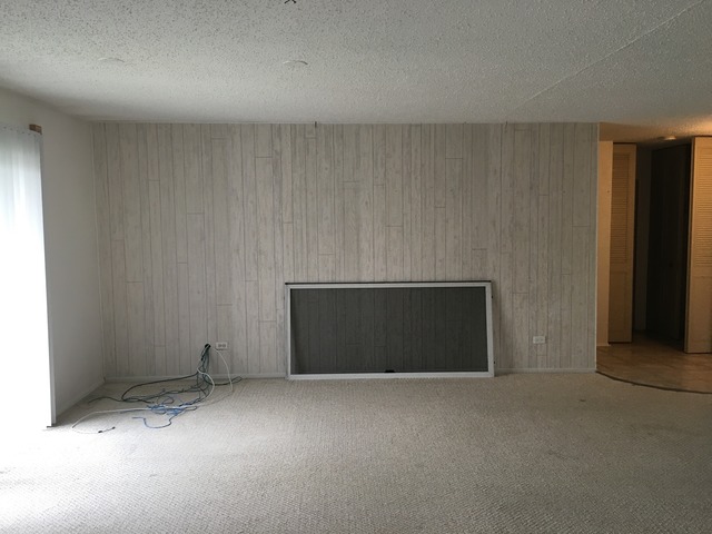 For Sale: 8998 Kennedy Dr #APT 2F Des Plaines, IL 60016