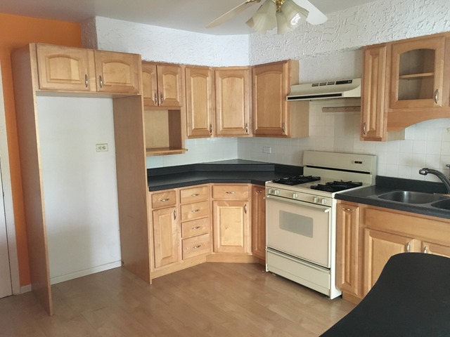 For Sale: 8998 Kennedy Dr #APT 2F Des Plaines, IL 60016
