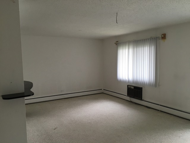 For Sale: 8998 Kennedy Dr #APT 2F Des Plaines, IL 60016