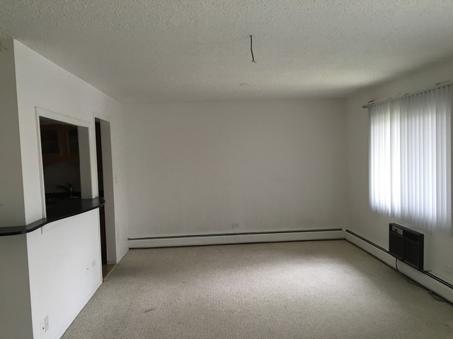 For Sale: 8998 Kennedy Dr #APT 2F Des Plaines, IL 60016