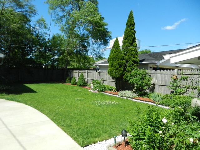 For Sale: 732 Debra Dr Des Plaines, IL 60016