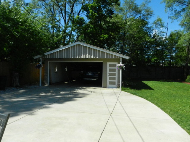 For Sale: 732 Debra Dr Des Plaines, IL 60016