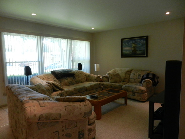 For Sale: 732 Debra Dr Des Plaines, IL 60016