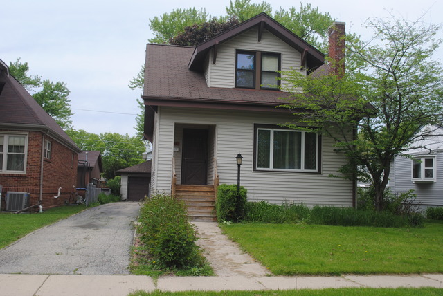 For Sale: 1014 Woodlawn Ave Des Plaines, IL 60016