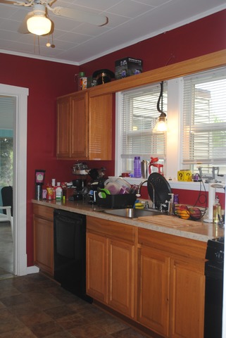 For Sale: 1014 Woodlawn Ave Des Plaines, IL 60016