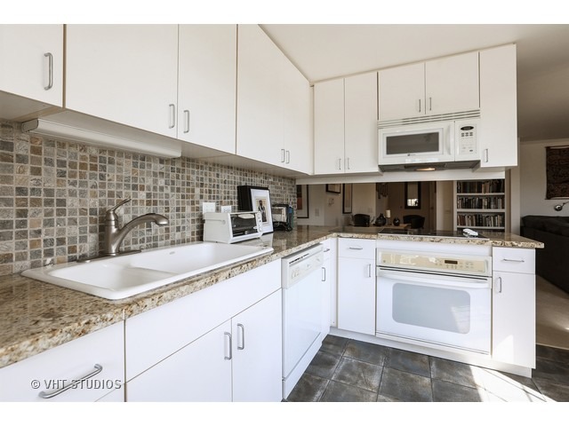 For Sale: 1625 Glenview Rd #APT 313 Glenview, IL 60025
