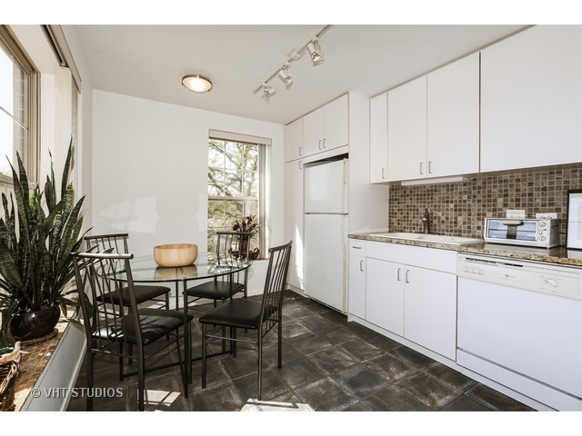 For Sale: 1625 Glenview Rd #APT 313 Glenview, IL 60025