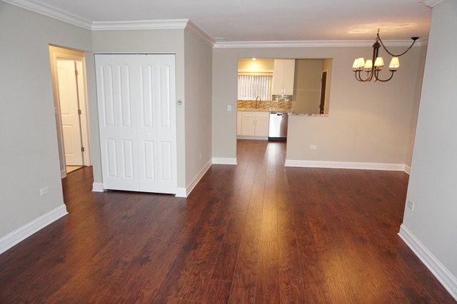 For Sale: 602 Cobblestone Cir #E Glenview, IL 60025