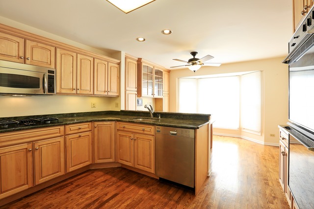For Sale: 100 Penn Ct Glenview, IL 60026