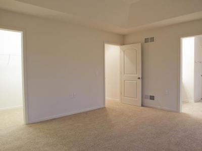 For Sale: 2035 Mayfair Dr Island Lake, IL 60042