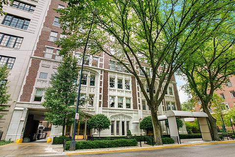 2440 N Lakeview Ave #18D