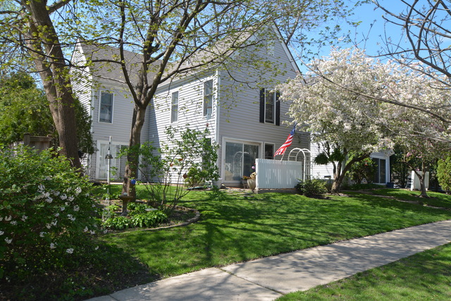 For Sale: 17 E North Ave #APT 2 Lake Bluff, IL 60044