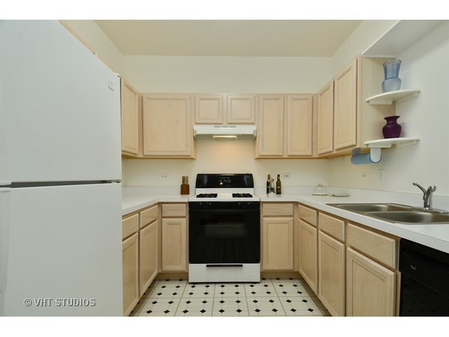 For Sale: 3317 Stratford Ct #3E Lake Bluff, IL 60044