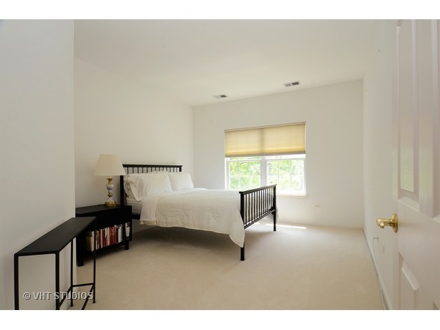 For Sale: 3317 Stratford Ct #3E Lake Bluff, IL 60044