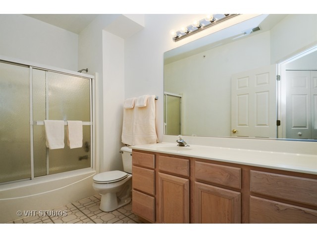 For Sale: 3317 Stratford Ct #3E Lake Bluff, IL 60044