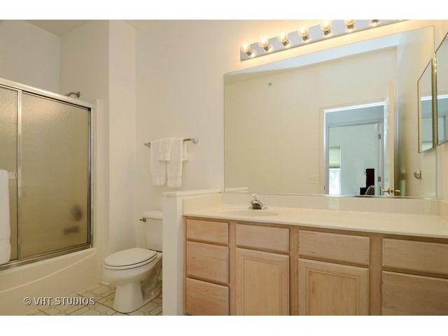 For Sale: 3317 Stratford Ct #3E Lake Bluff, IL 60044