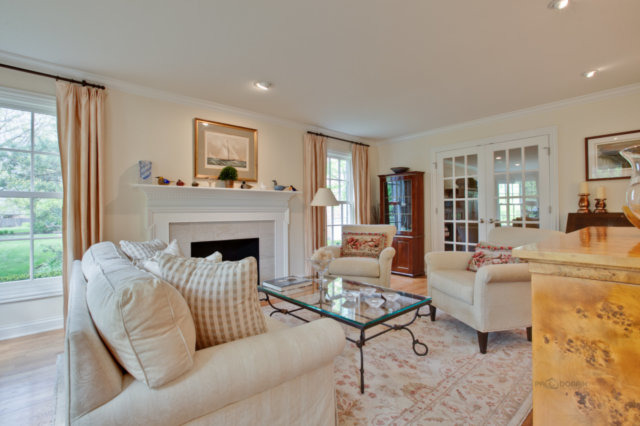 For Sale: 250 S Basswood Rd Lake Forest, IL 60045