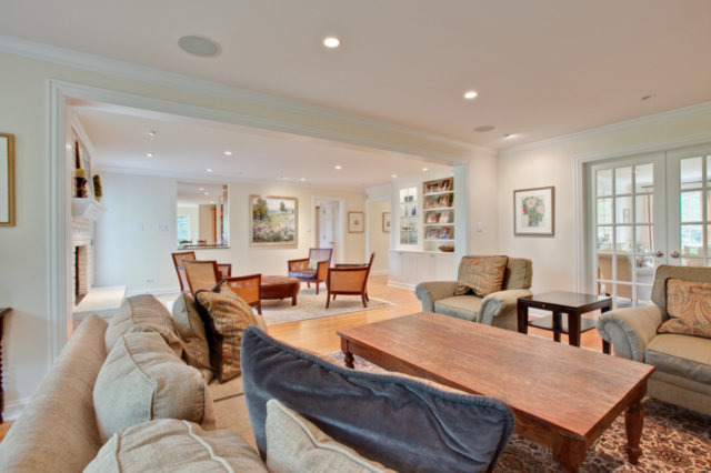 For Sale: 250 S Basswood Rd Lake Forest, IL 60045