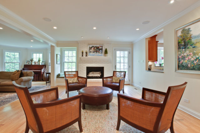 For Sale: 250 S Basswood Rd Lake Forest, IL 60045