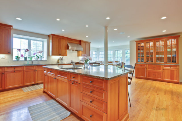 For Sale: 250 S Basswood Rd Lake Forest, IL 60045