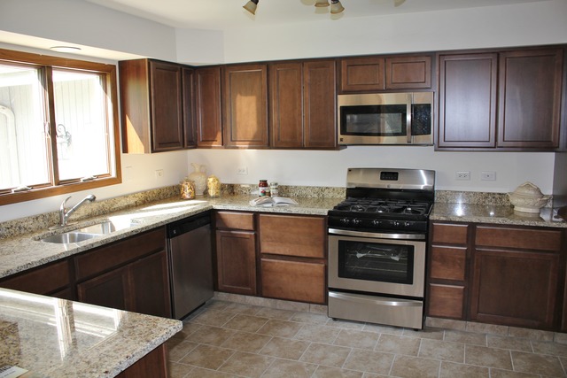 For Sale: 503 Arapaho Trl Lake Villa, IL 60046