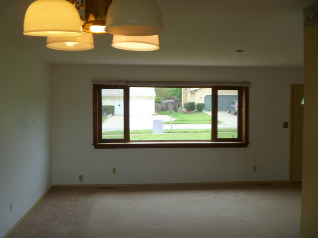 For Sale: 201 Canterbury Dr Mchenry, IL 60050