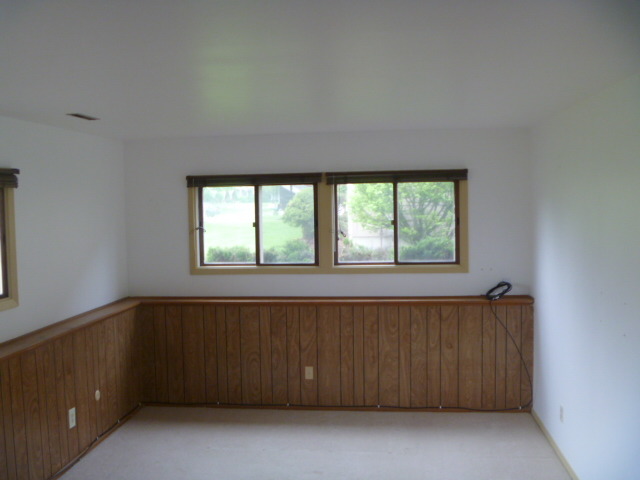 For Sale: 201 Canterbury Dr Mchenry, IL 60050
