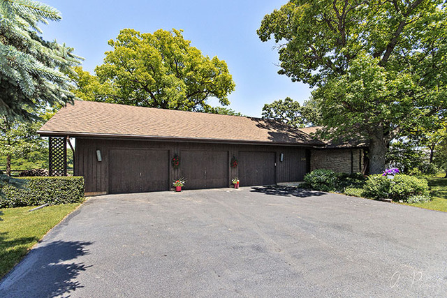 For Sale: 306 Weston Ct Mchenry, IL 60051