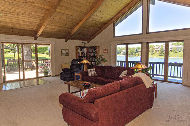 For Sale: 306 Weston Ct Mchenry, IL 60051