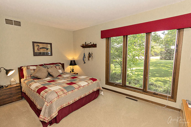 For Sale: 306 Weston Ct Mchenry, IL 60051