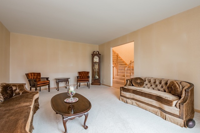 305 Autumn Ln
