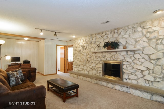 1707 W Catalpa Ln