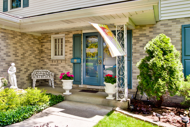 For Sale: 111 S Kenilworth Ave Mount Prospect, IL 60056