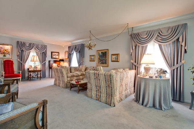 For Sale: 111 S Kenilworth Ave Mount Prospect, IL 60056
