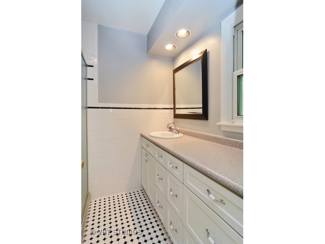 For Sale: 1827 E Cree Ln Mount Prospect, IL 60056