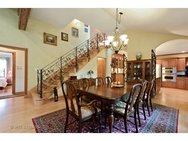 For Sale: 1007 N Meadow Ln Mount Prospect, IL 60056