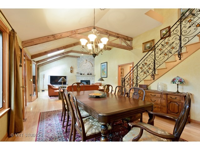 For Sale: 1007 N Meadow Ln Mount Prospect, IL 60056