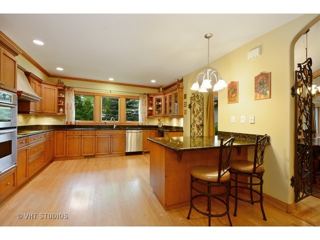 For Sale: 1007 N Meadow Ln Mount Prospect, IL 60056