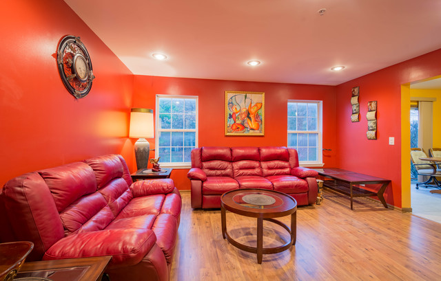 1323 Orleans Dr