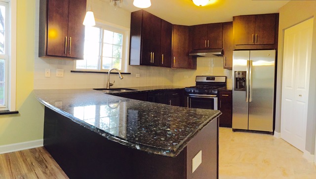 For Sale: 126 Pinehurst Dr Mundelein, IL 60060