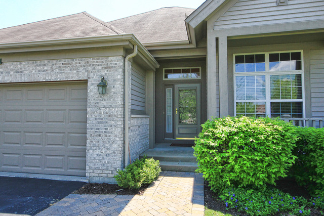 For Sale: 550 Bunker Hill Ct Mundelein, IL 60060