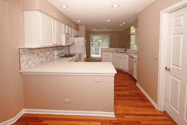 For Sale: 550 Bunker Hill Ct Mundelein, IL 60060