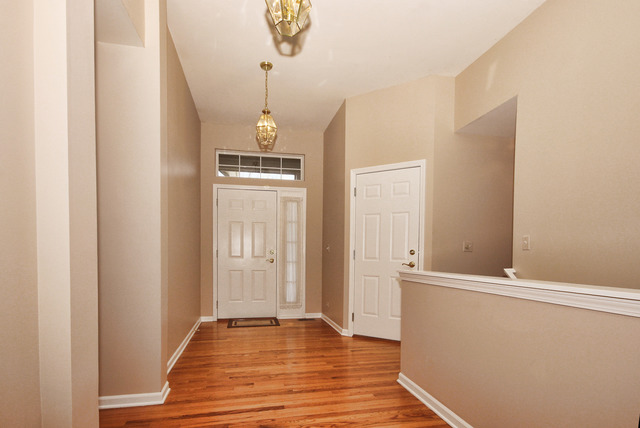For Sale: 550 Bunker Hill Ct Mundelein, IL 60060