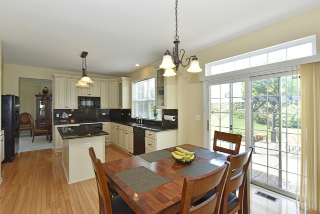 For Sale: 234 W Congressional Ct Vernon Hills, IL 60061