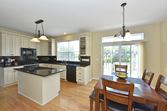For Sale: 234 W Congressional Ct Vernon Hills, IL 60061