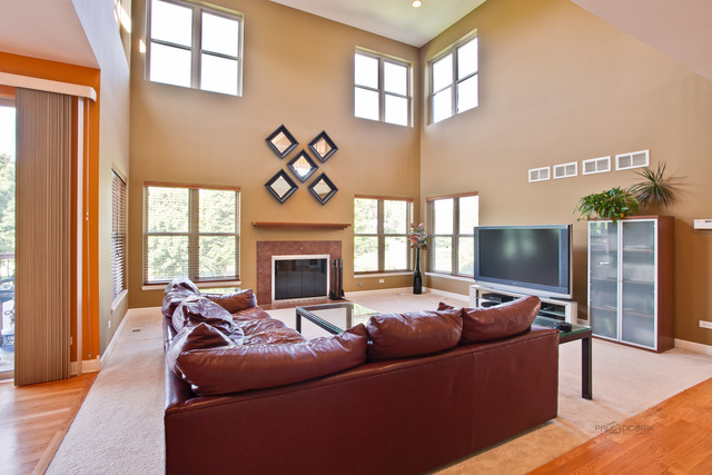 For Sale: 2120 Beaver Creek Dr Vernon Hills, IL 60061